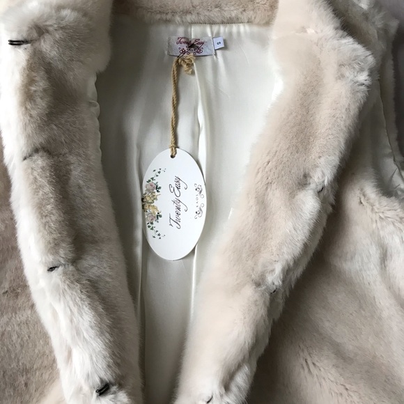 Blush coloured faux fur vest - Picture 3 of 8